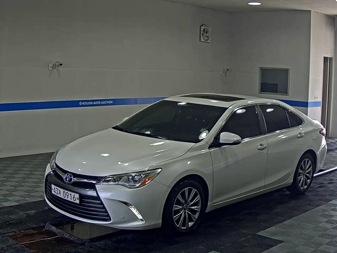 TOYOTA CAMRY (9TH GEN) 2.5 XLE 2015 - zdjęcie 2