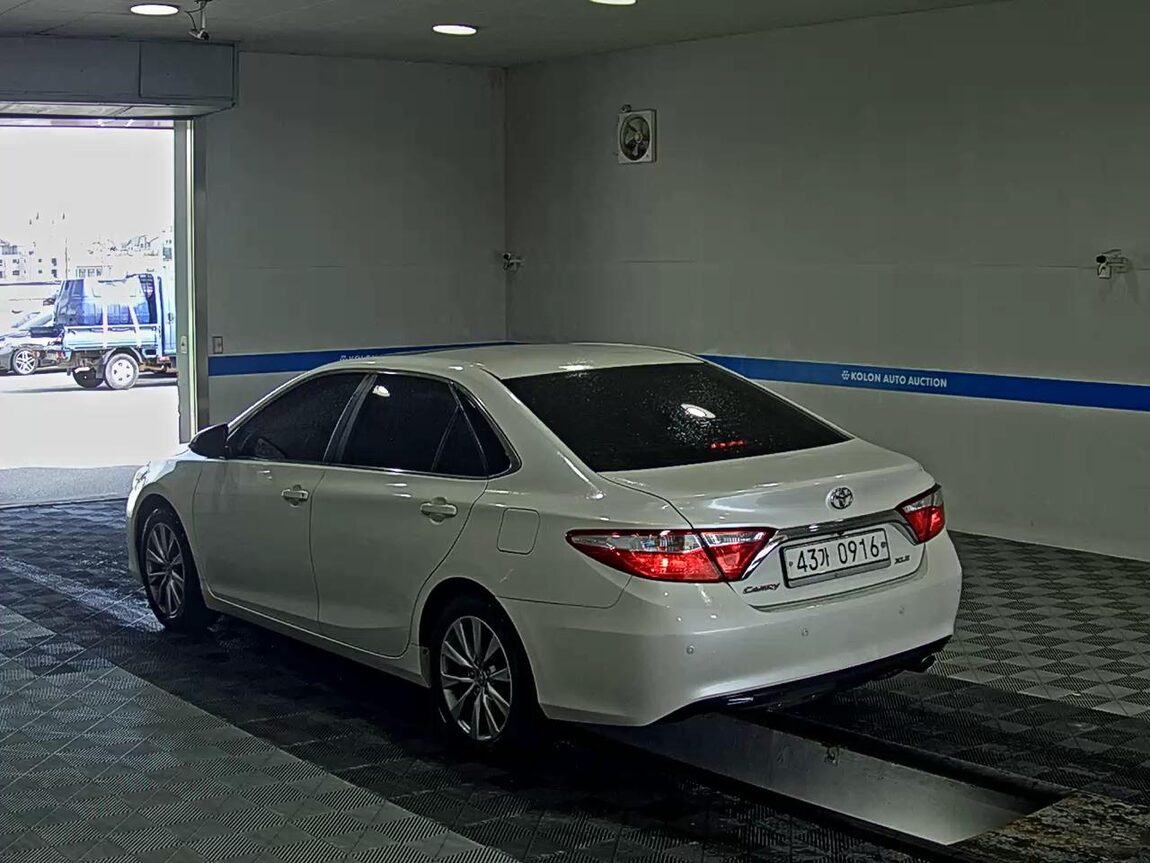 TOYOTA CAMRY (9TH GEN) 2.5 XLE 2015 - zdjęcie 6