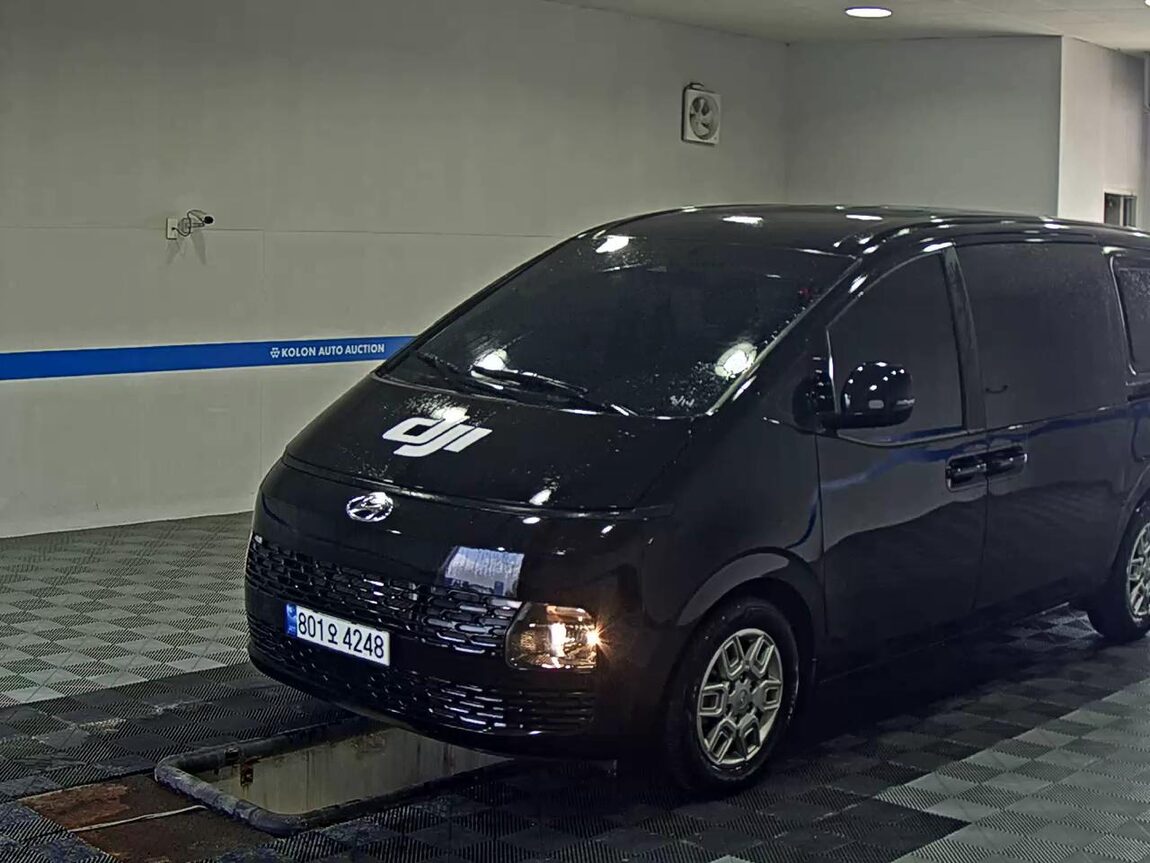 HYUNDAI STARIA 2.2 DIESEL CARGO 5-SEATER MODERN 2023 - zdjęcie 2
