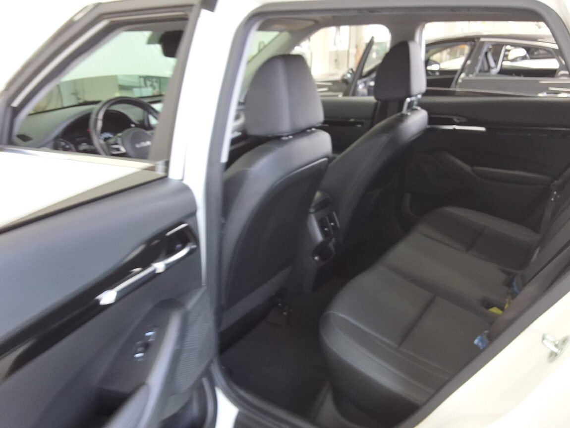 KIA SELTOS 1.6 GASOLINE 2WD SIGNATURE 2023 - zdjęcie 12
