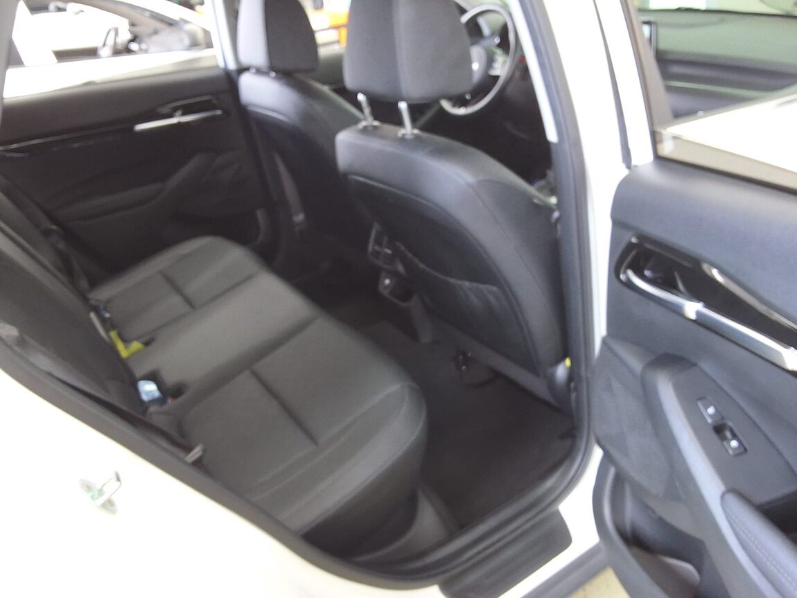 KIA SELTOS 1.6 GASOLINE 2WD SIGNATURE 2023 - zdjęcie 13