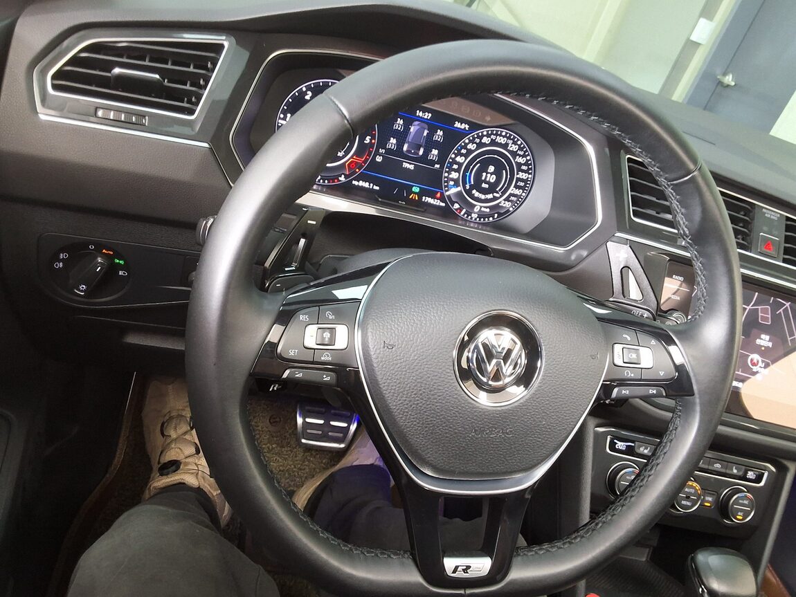 VOLKSWAGEN TIGUAN (2ND GEN) 2.0 TDI 4MOTION PRESTIGE 2018 - zdjęcie 23