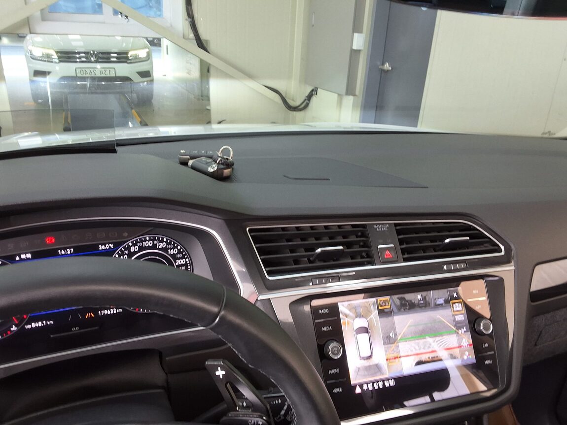 VOLKSWAGEN TIGUAN (2ND GEN) 2.0 TDI 4MOTION PRESTIGE 2018 - zdjęcie 25