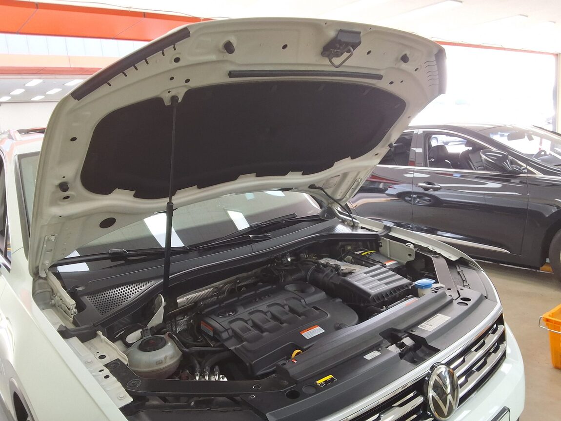 VOLKSWAGEN TIGUAN (2ND GEN) 2.0 TDI 4MOTION PRESTIGE 2018 - zdjęcie 18