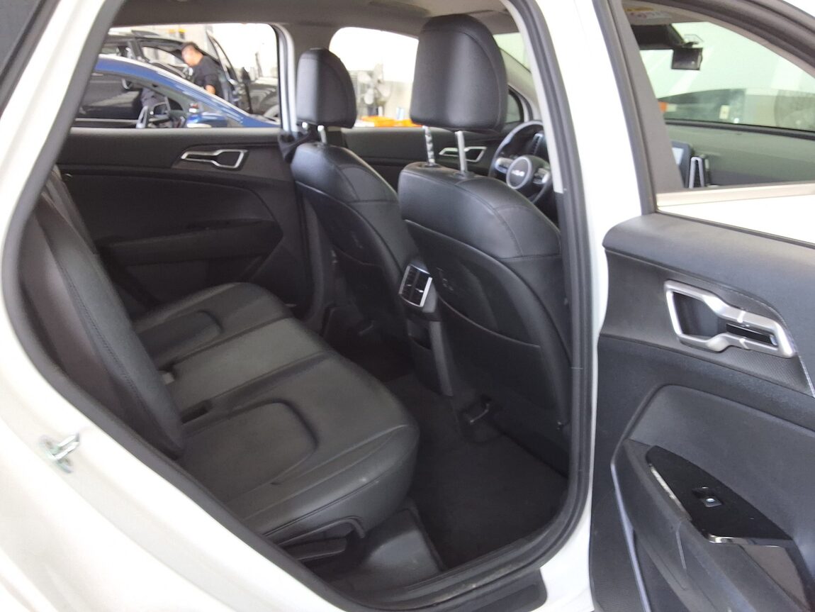 KIA THE ALL NEW SPORTAGE 2.0 DIESEL 2WD PRESTIGE 2023 - zdjęcie 13