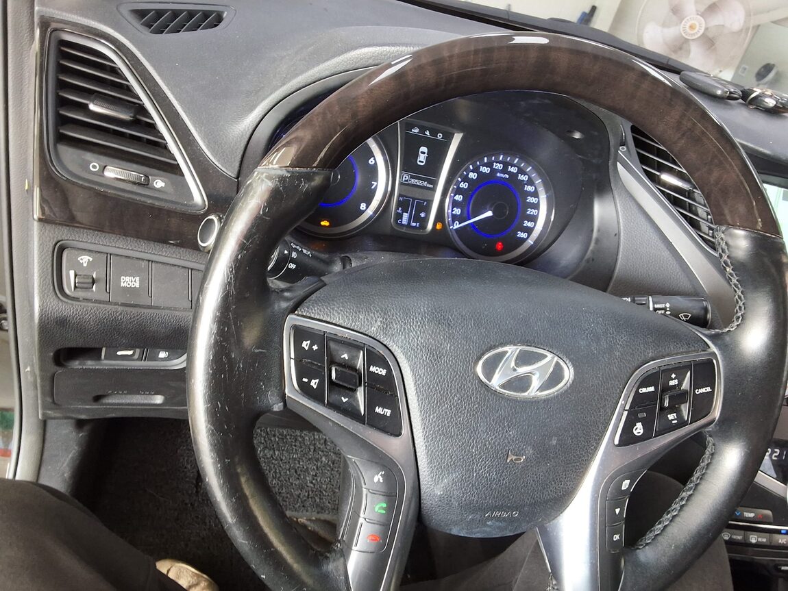 HYUNDAI GRANDEUR HG HG 240 MODERN COLLECTION 2017 - zdjęcie 23