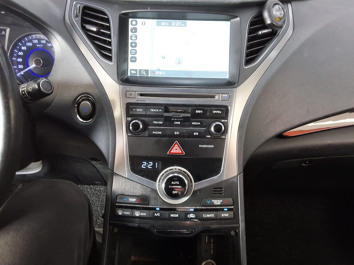 HYUNDAI GRANDEUR HG HG 240 MODERN COLLECTION 2017 - zdjęcie 24
