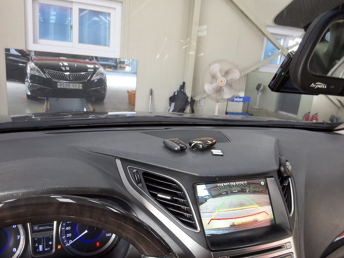 HYUNDAI GRANDEUR HG HG 240 MODERN COLLECTION 2017 - zdjęcie 25