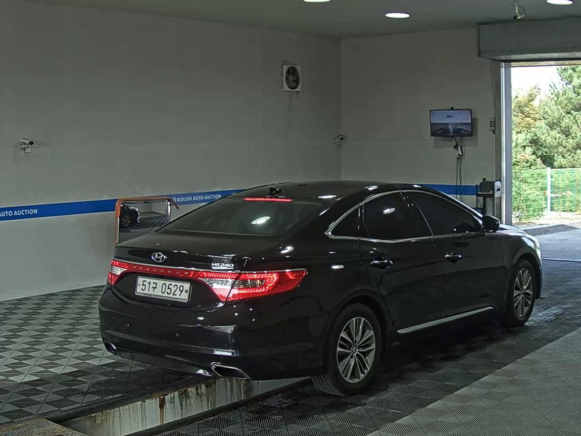 HYUNDAI GRANDEUR HG HG 240 MODERN COLLECTION 2017 - zdjęcie 5