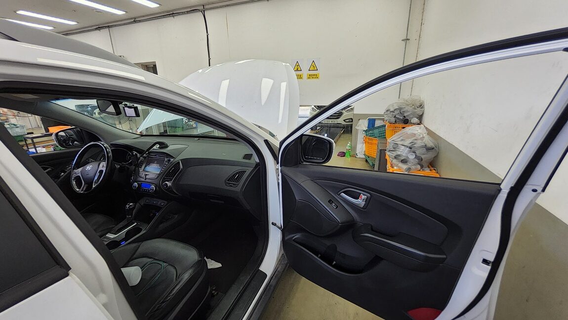 HYUNDAI NEW TUCSON ix DIESEL R2.0 2WD MODERN 2014 - zdjęcie 14
