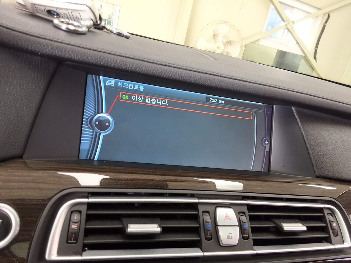 BMW 7 SERIES (5TH GEN) 750Li xDRIVE 2012 - zdjęcie 27