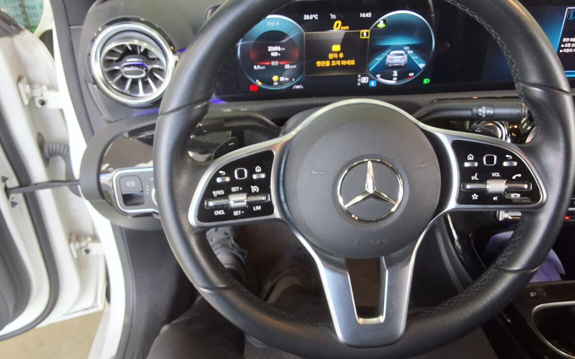 MERCEDES-BENZ A-CLASS (4TH GEN) A220 SEDAN 2022 - zdjęcie 17