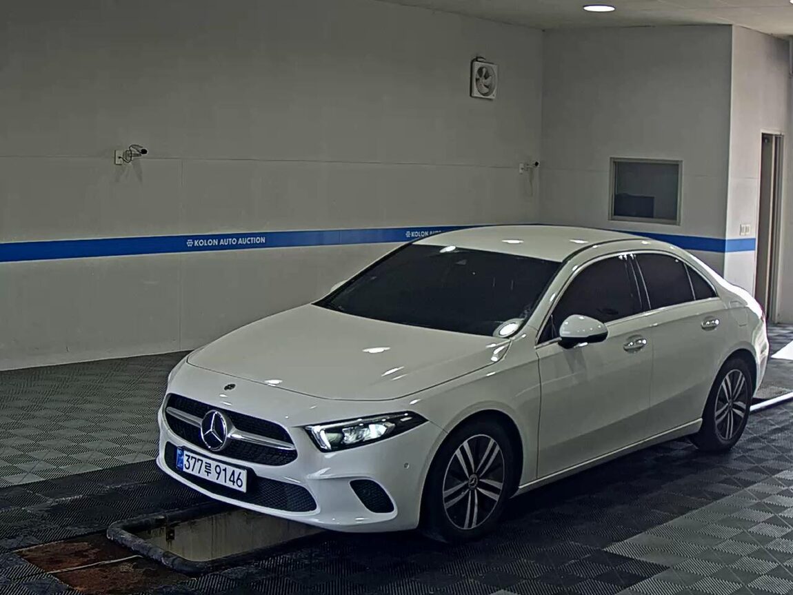 MERCEDES-BENZ A-CLASS (4TH GEN) A220 SEDAN 2022 - zdjęcie 2