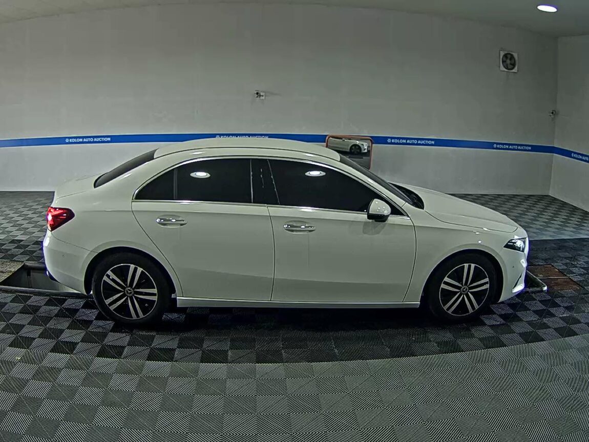 MERCEDES-BENZ A-CLASS (4TH GEN) A220 SEDAN 2022 - zdjęcie 4