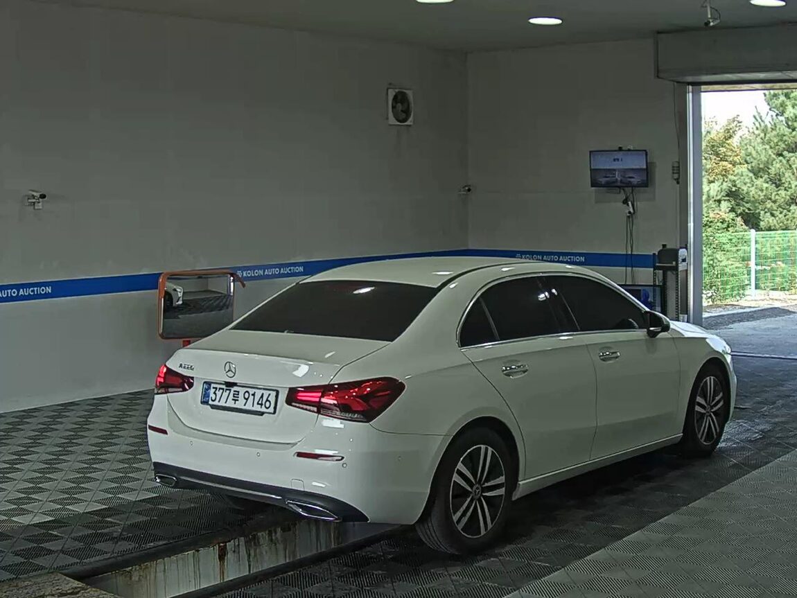 MERCEDES-BENZ A-CLASS (4TH GEN) A220 SEDAN 2022 - zdjęcie 5
