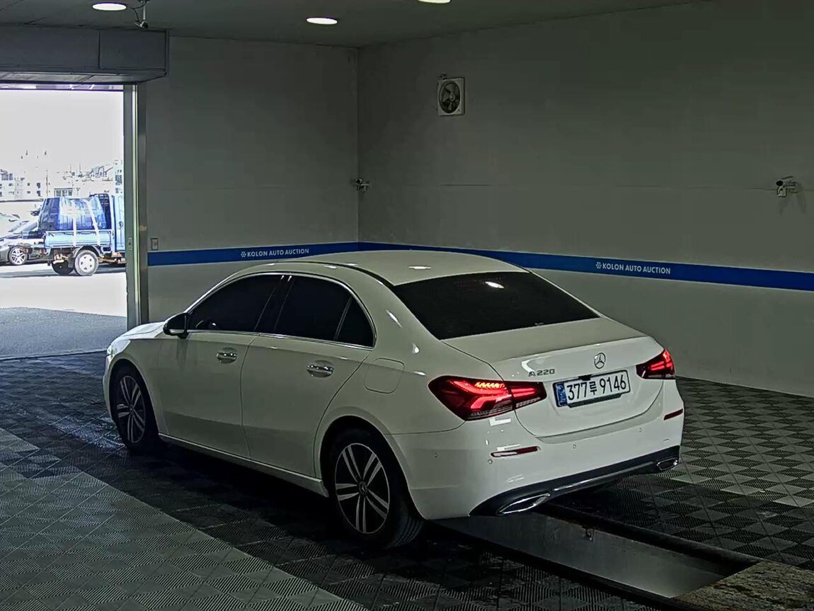 MERCEDES-BENZ A-CLASS (4TH GEN) A220 SEDAN 2022 - zdjęcie 6