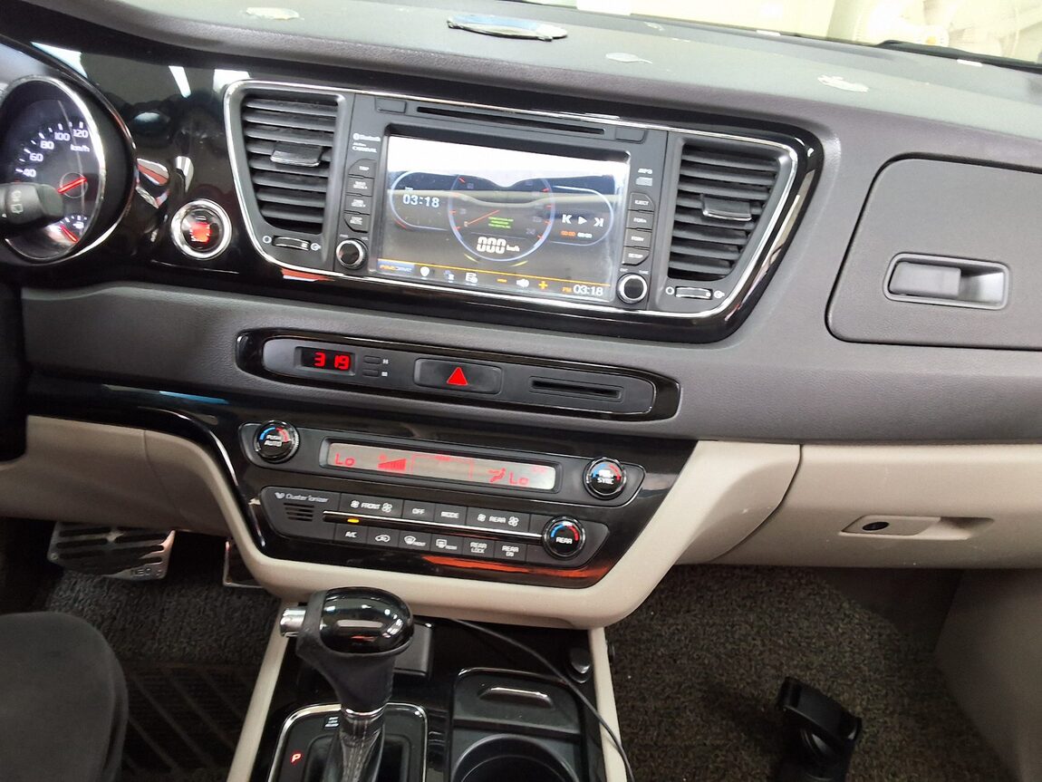 KIA ALL NEW CARNIVAL 9-SEATER DIESEL PRESTIGE 2016 - zdjęcie 24