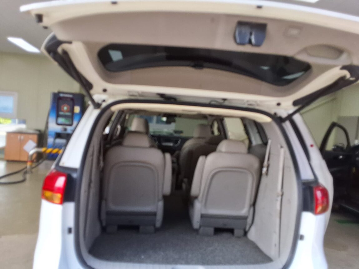 KIA ALL NEW CARNIVAL 9-SEATER DIESEL PRESTIGE 2016 - zdjęcie 16