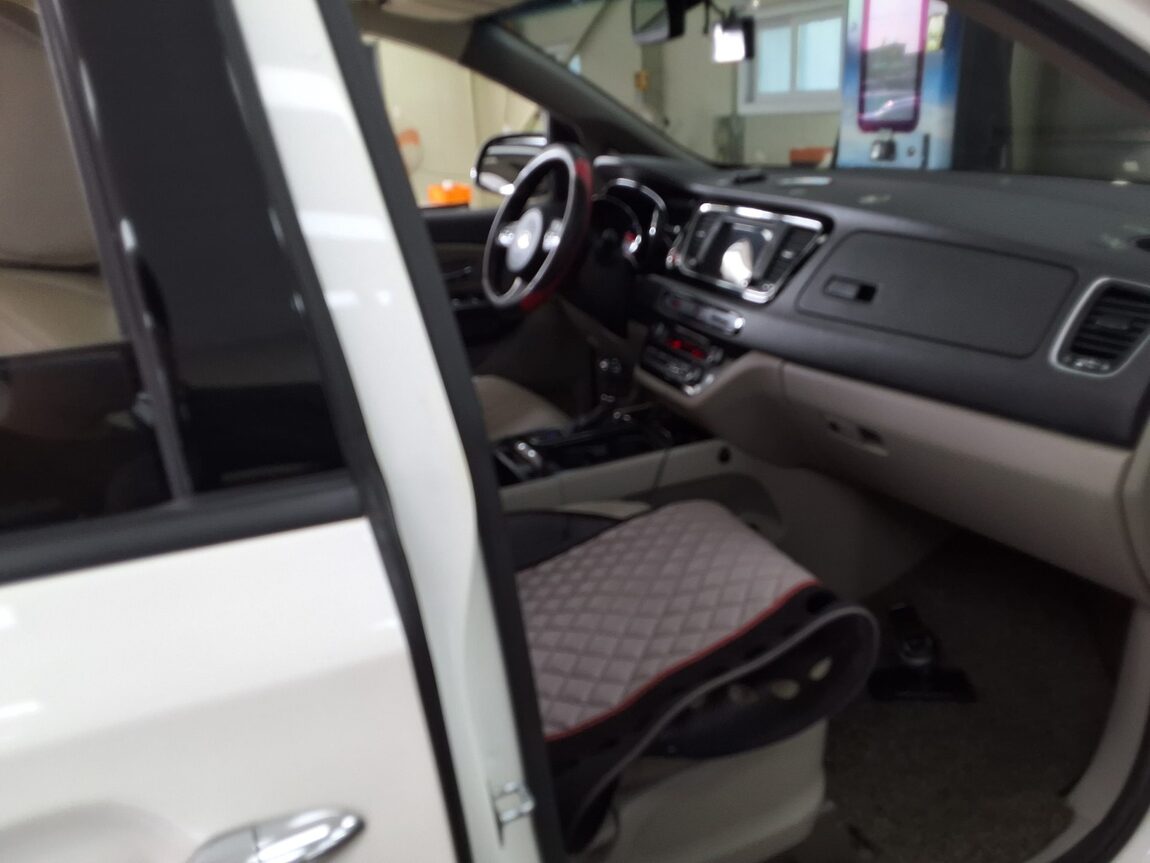 KIA ALL NEW CARNIVAL 9-SEATER DIESEL PRESTIGE 2016 - zdjęcie 15