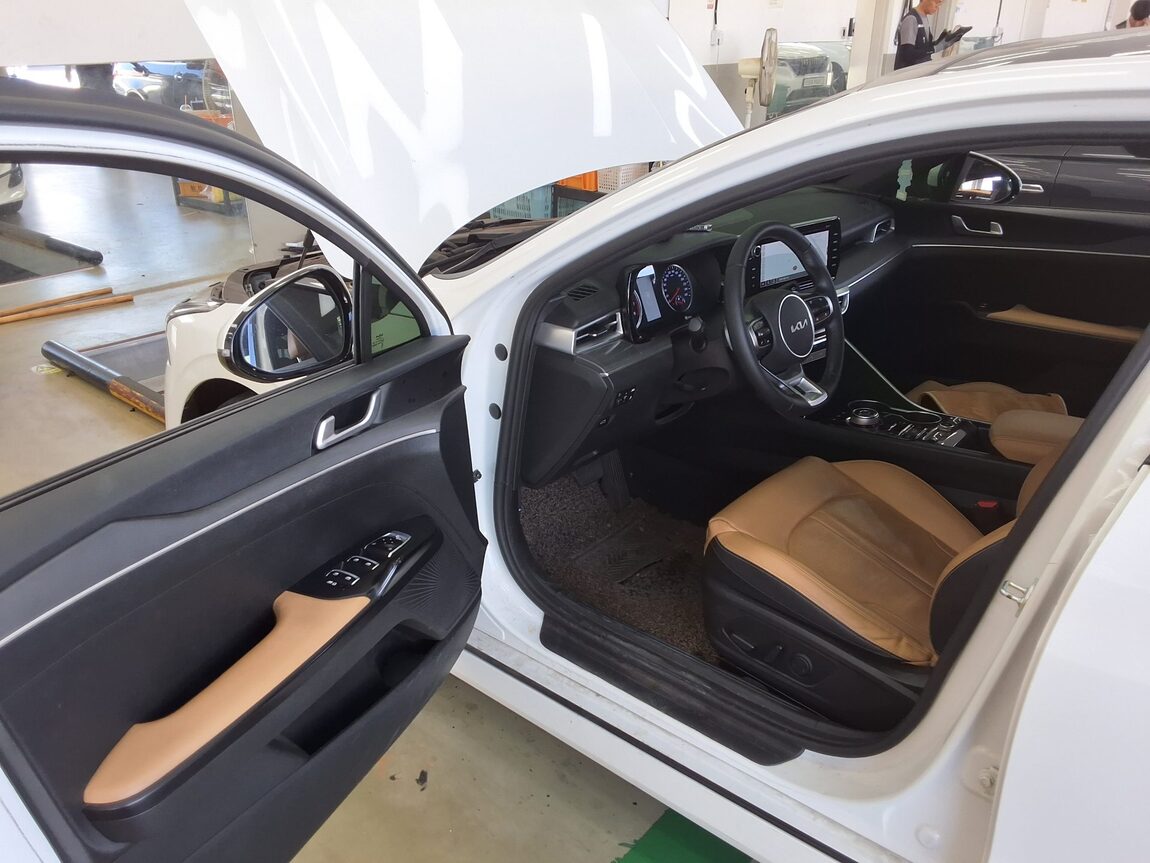 KIA NEW K5 (DL3) 2.0 GASOLINE PRESTIGE 2022 - zdjęcie 10