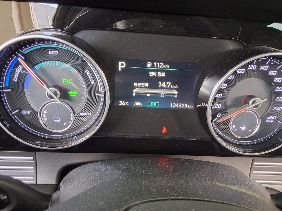 HYUNDAI THE NEW GRANDEUR IG HYBRID 2.4 HEV PREMIUM 2022 - zdjęcie 9