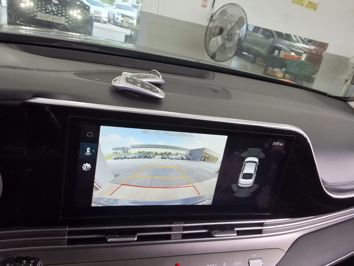 HYUNDAI THE NEW GRANDEUR IG HYBRID 2.4 HEV PREMIUM 2022 - zdjęcie 18
