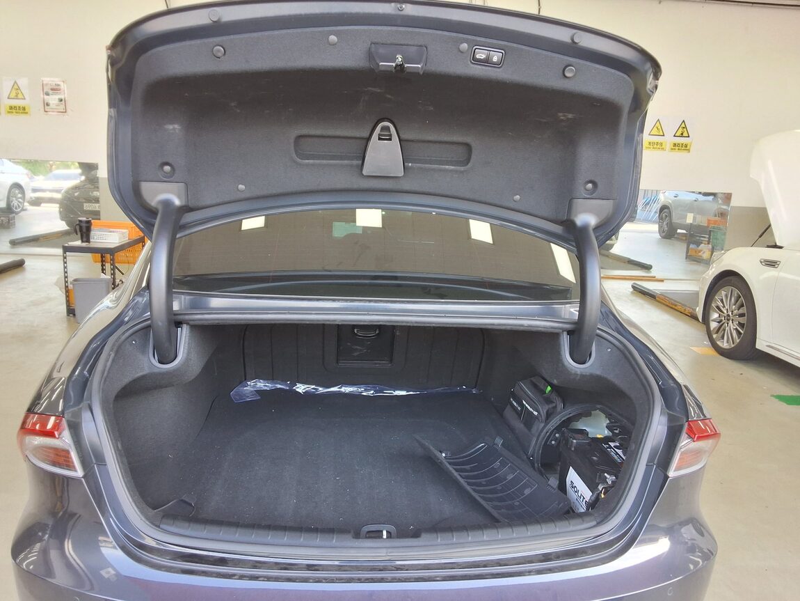 HYUNDAI THE NEW GRANDEUR IG HYBRID 2.4 HEV PREMIUM 2022 - zdjęcie 15