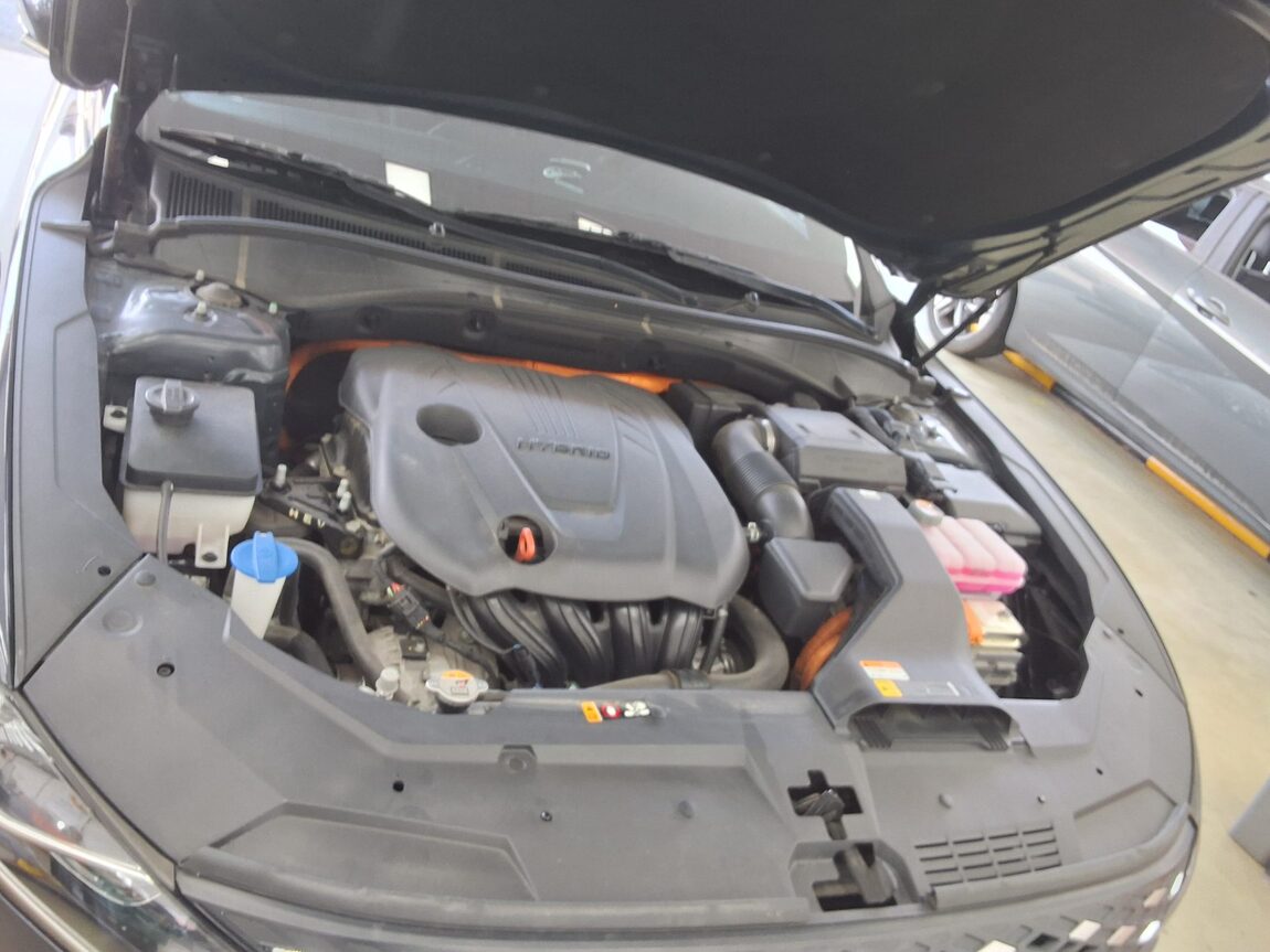HYUNDAI THE NEW GRANDEUR IG HYBRID 2.4 HEV PREMIUM 2022 - zdjęcie 20