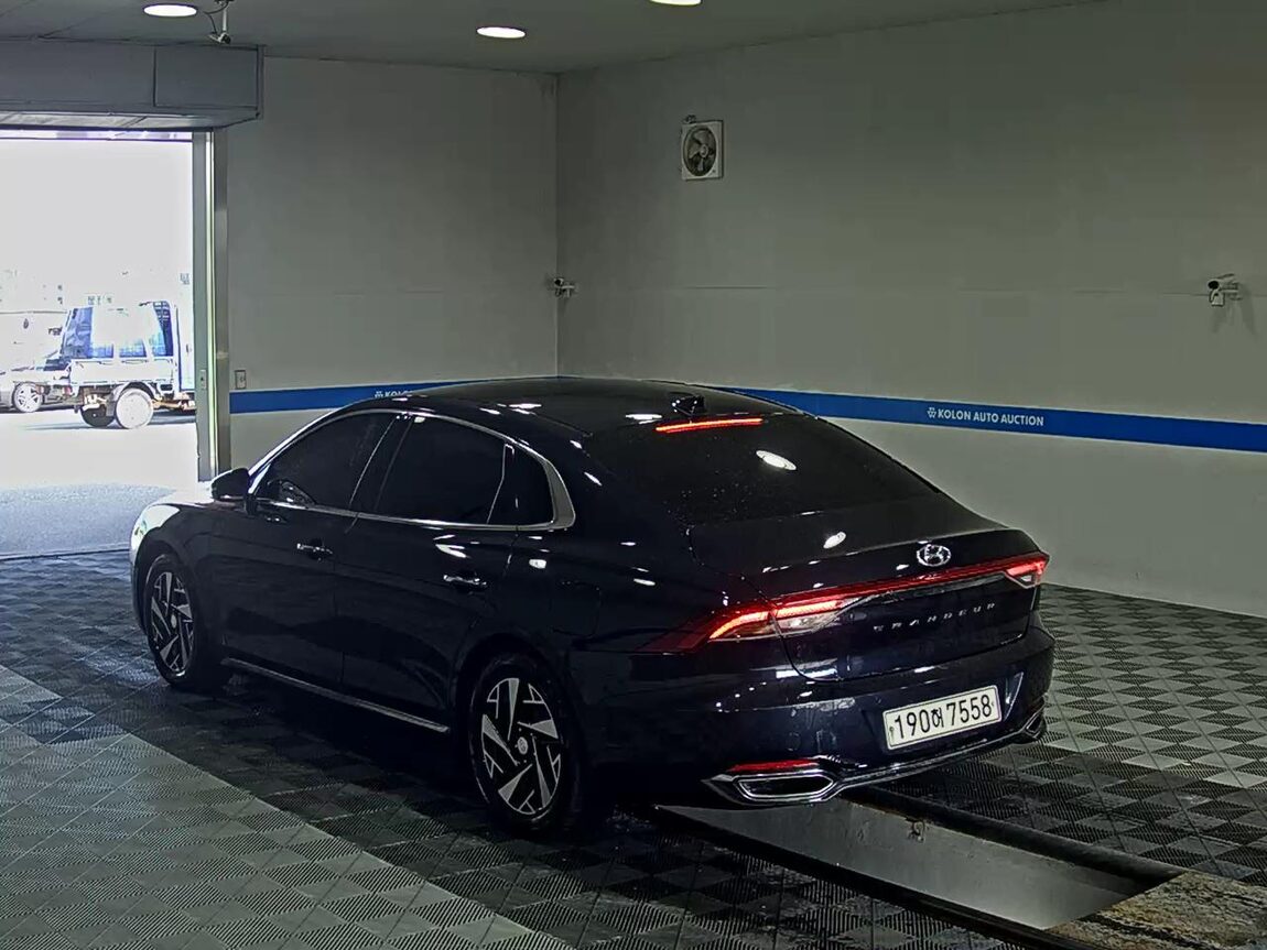 HYUNDAI THE NEW GRANDEUR IG HYBRID 2.4 HEV PREMIUM 2022 - zdjęcie 6