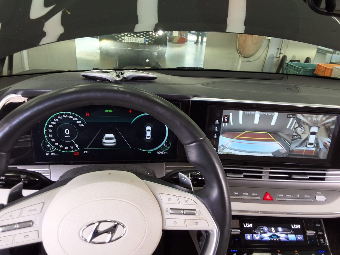 HYUNDAI THE NEW GRANDEUR IG GASOLINE 2.5 LE BLANC 2023 - zdjęcie 17