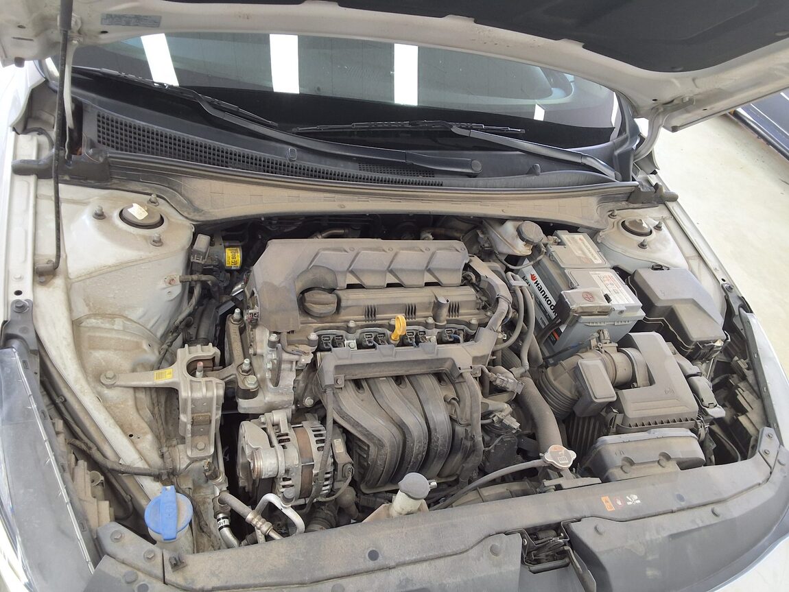 HYUNDAI AVANTE (CN7) 1.6 GASOLINE SMART 2023 - zdjęcie 18