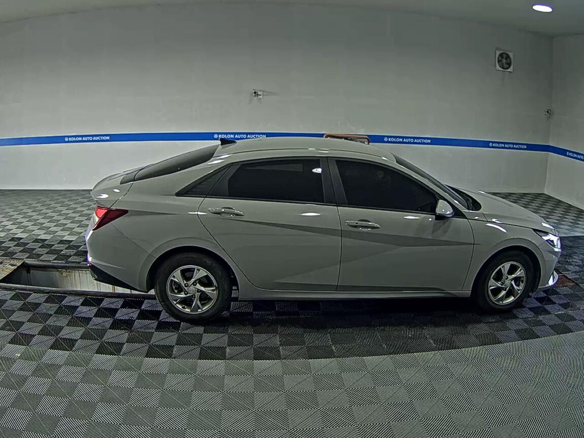 HYUNDAI AVANTE (CN7) 1.6 GASOLINE SMART 2023 - zdjęcie 4