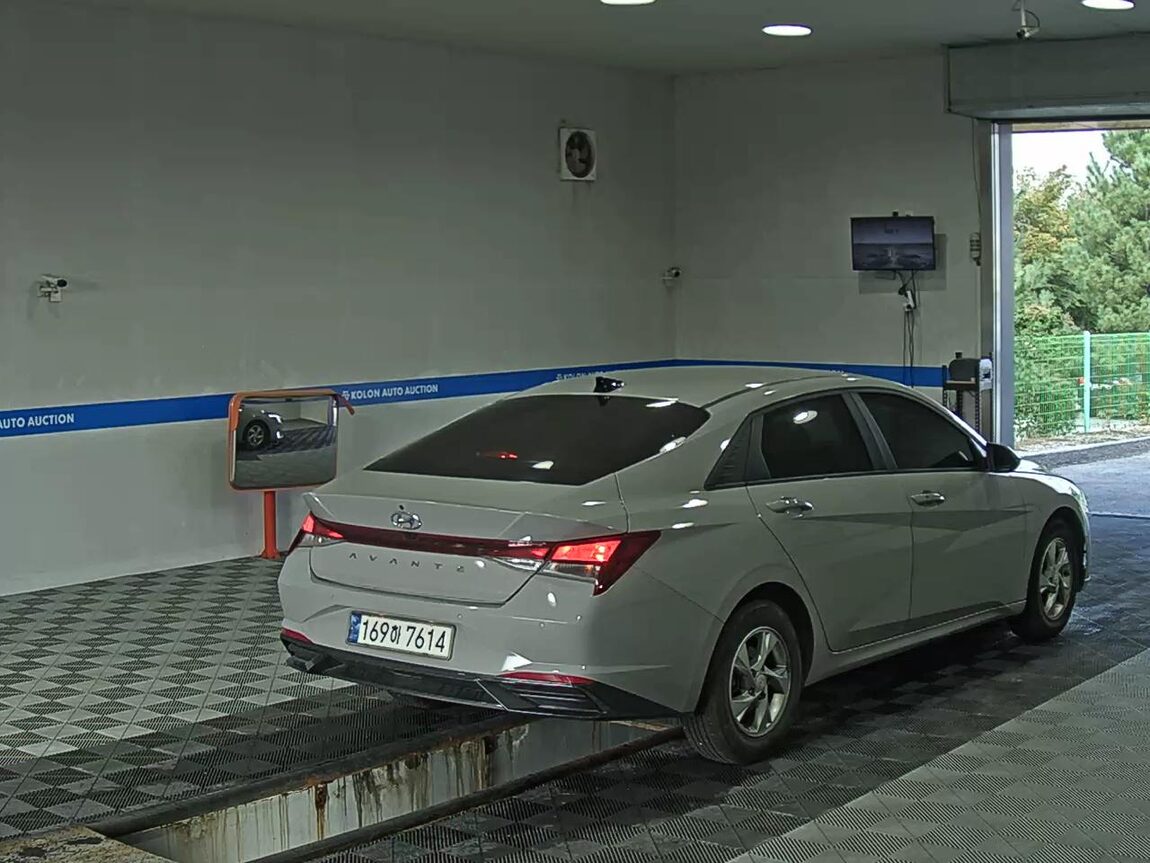 HYUNDAI AVANTE (CN7) 1.6 GASOLINE SMART 2023 - zdjęcie 5