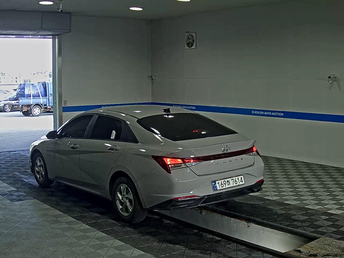 HYUNDAI AVANTE (CN7) 1.6 GASOLINE SMART 2023 - zdjęcie 6