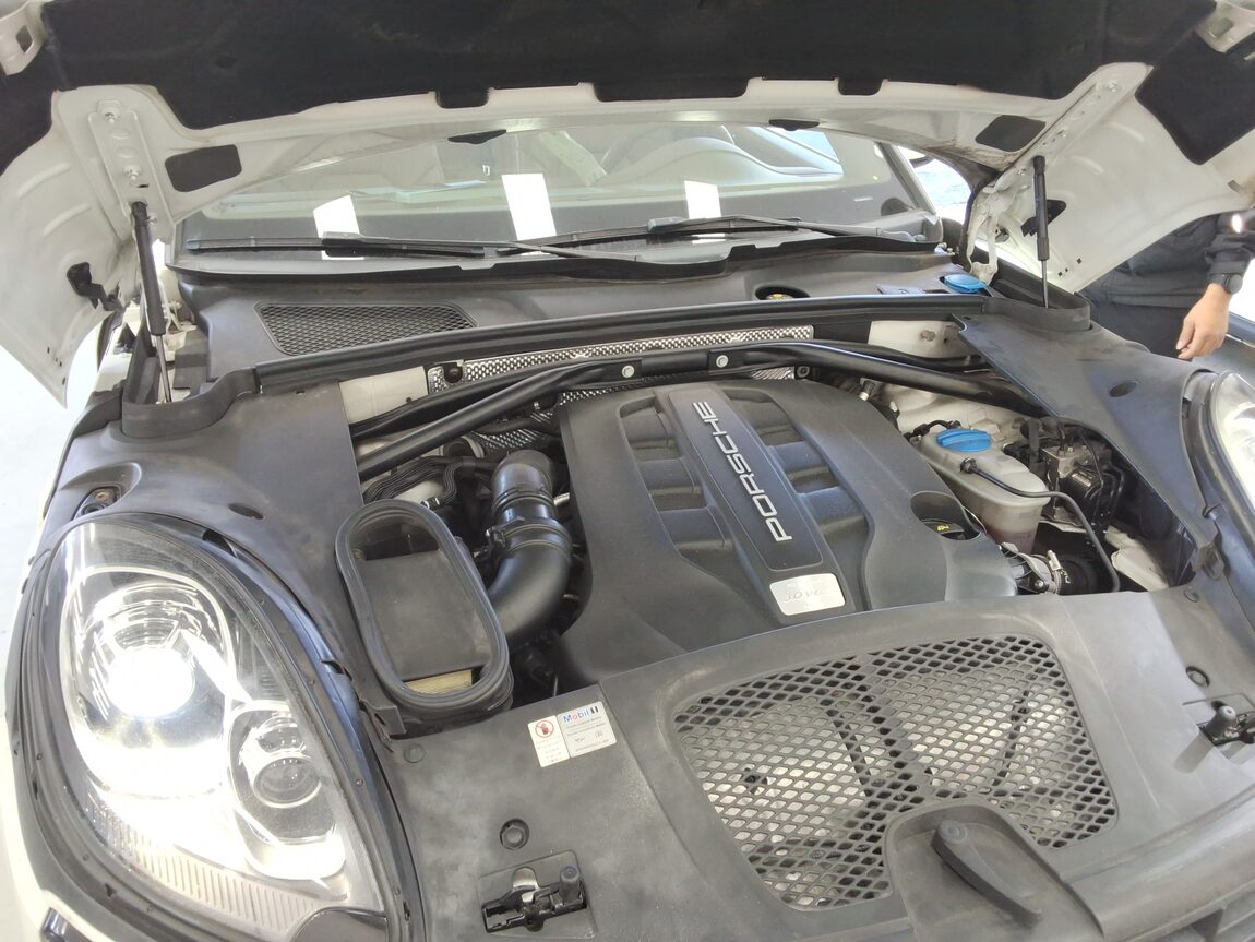 PORSCHE MACAN DIESEL 3.0 S 2015 - zdjęcie 17