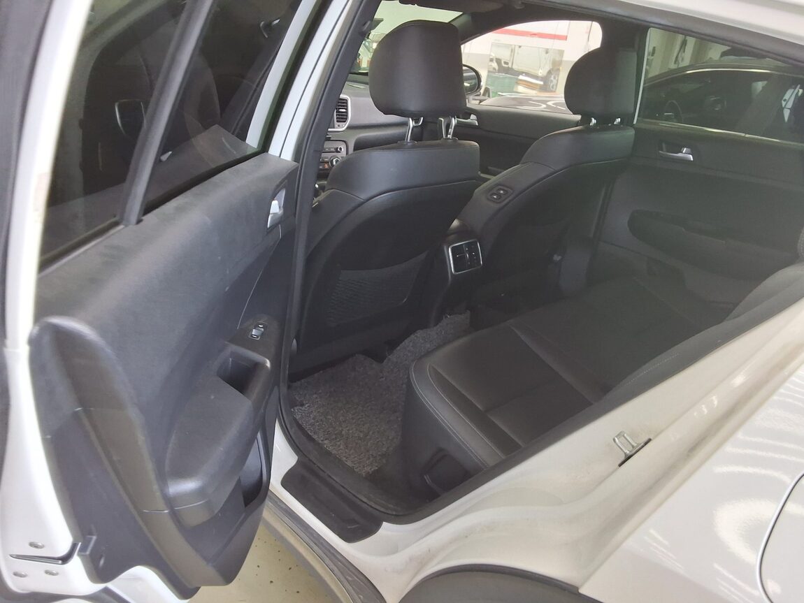 KIA SPORTAGE THE BOLD R2.0 DIESEL 2WD PRESTIGE 2020 - zdjęcie 12