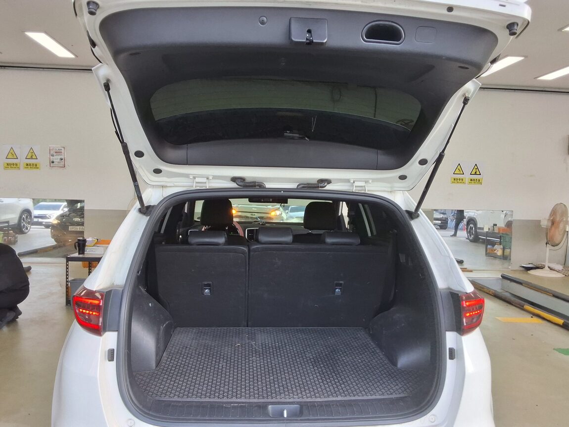 KIA SPORTAGE THE BOLD R2.0 DIESEL 2WD PRESTIGE 2020 - zdjęcie 15