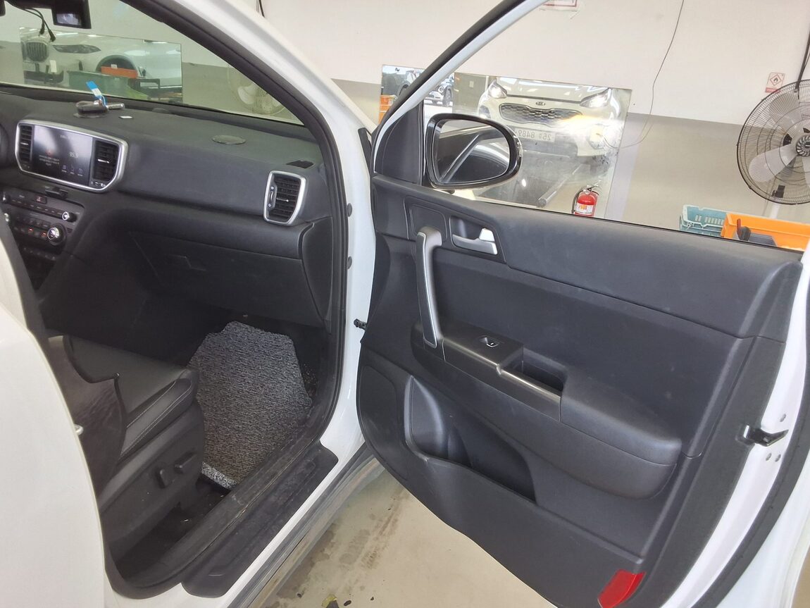KIA SPORTAGE THE BOLD R2.0 DIESEL 2WD PRESTIGE 2020 - zdjęcie 14