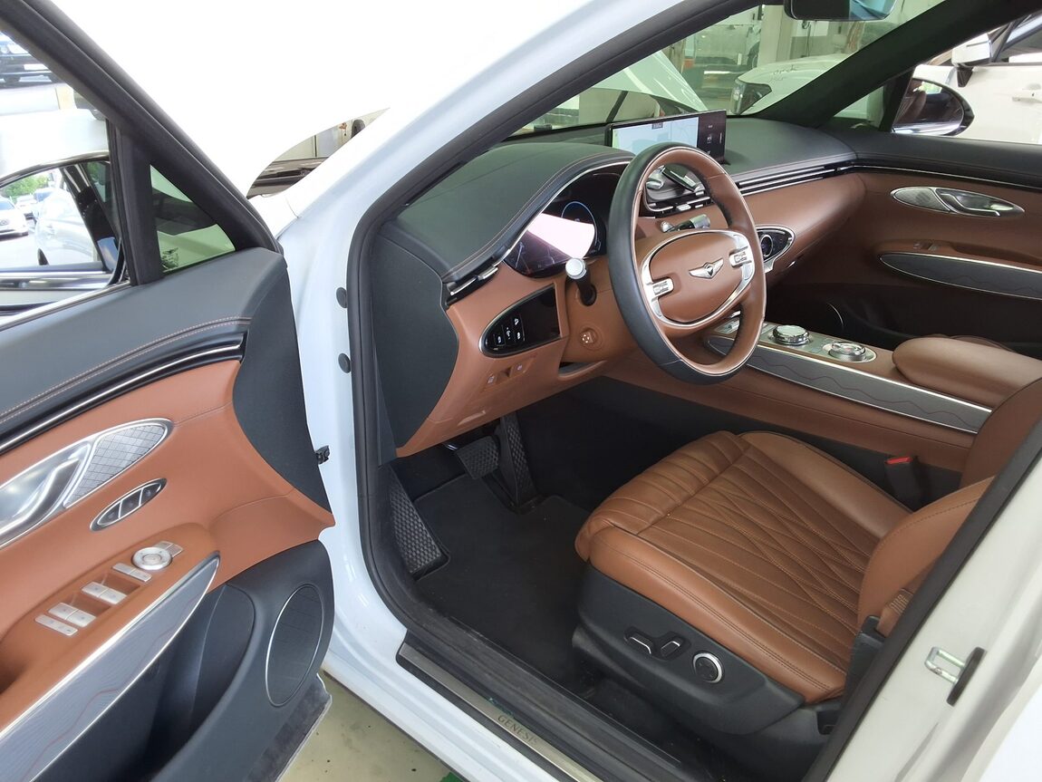 GENESIS GV70 2.5T 2WD BASE MODEL 2023 - zdjęcie 10