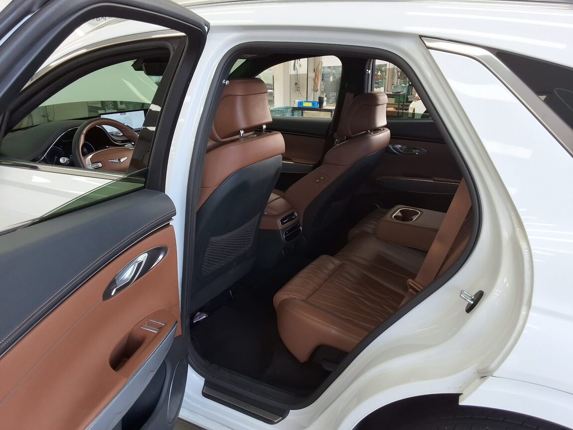 GENESIS GV70 2.5T 2WD BASE MODEL 2023 - zdjęcie 12