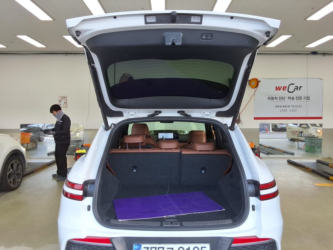GENESIS GV70 2.5T 2WD BASE MODEL 2023 - zdjęcie 15