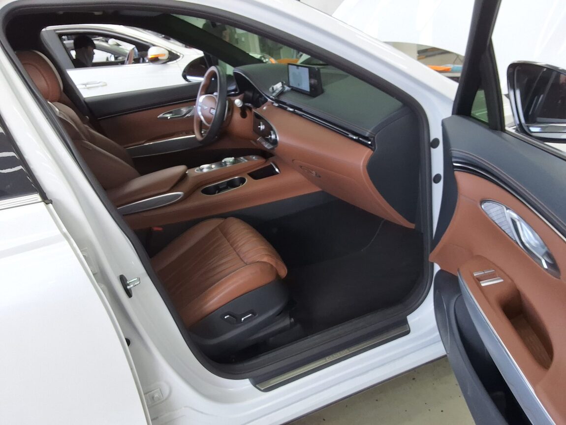 GENESIS GV70 2.5T 2WD BASE MODEL 2023 - zdjęcie 14