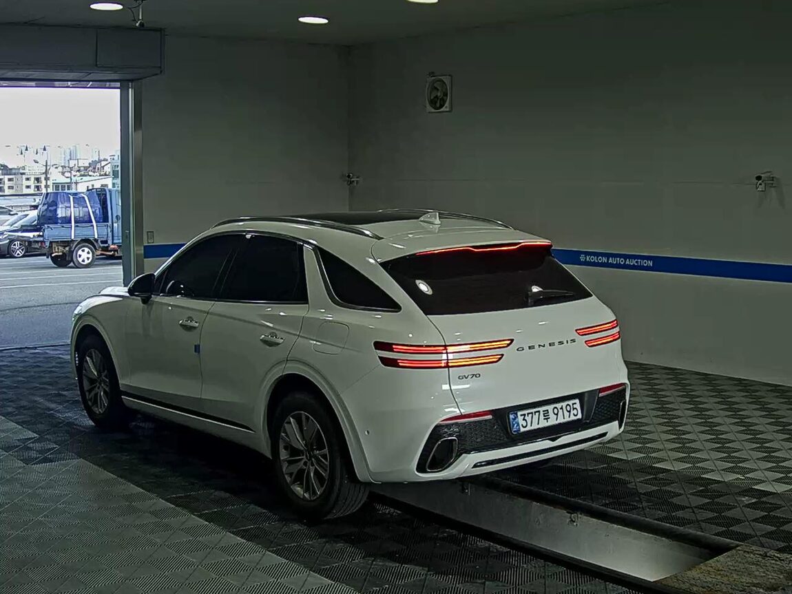 GENESIS GV70 2.5T 2WD BASE MODEL 2023 - zdjęcie 6