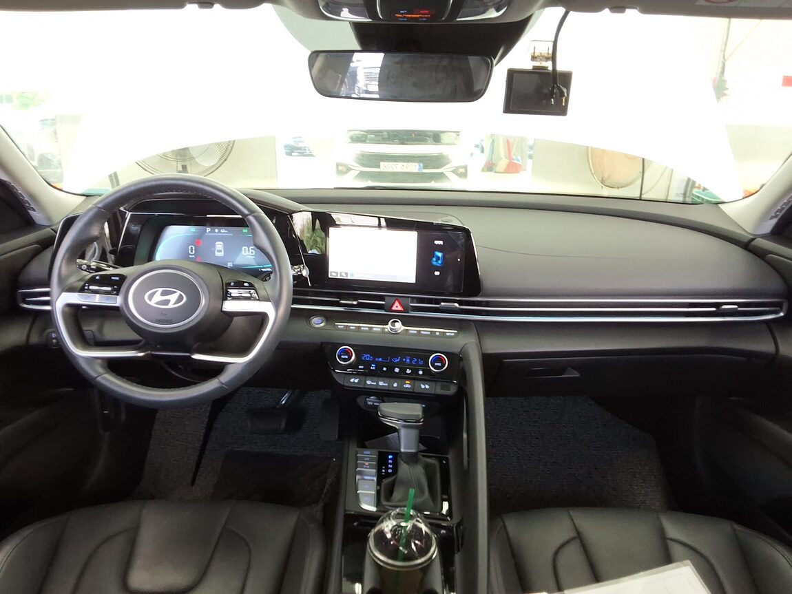 HYUNDAI THE NEW AVANTE (CN7) GASOLINE 1.6 MODERN 2024 - zdjęcie 11