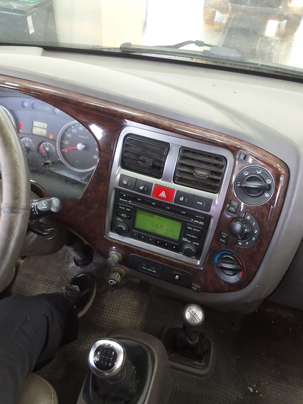 HYUNDAI PORTER II CRDi 4WD DOUBLE CAB LONG WHEELBASE GOLD 2016 - zdjęcie 17
