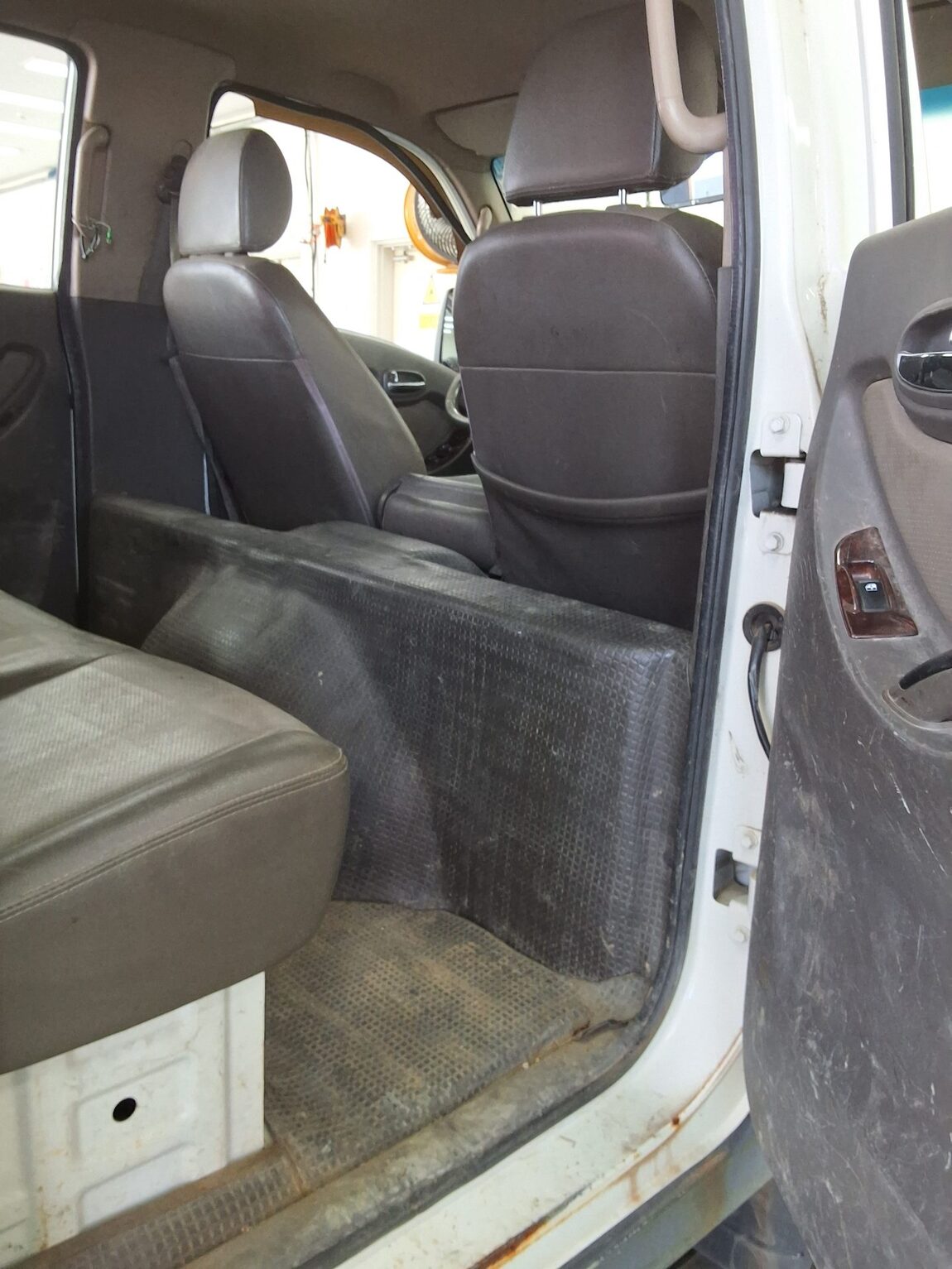 HYUNDAI PORTER II CRDi 4WD DOUBLE CAB LONG WHEELBASE GOLD 2016 - zdjęcie 13