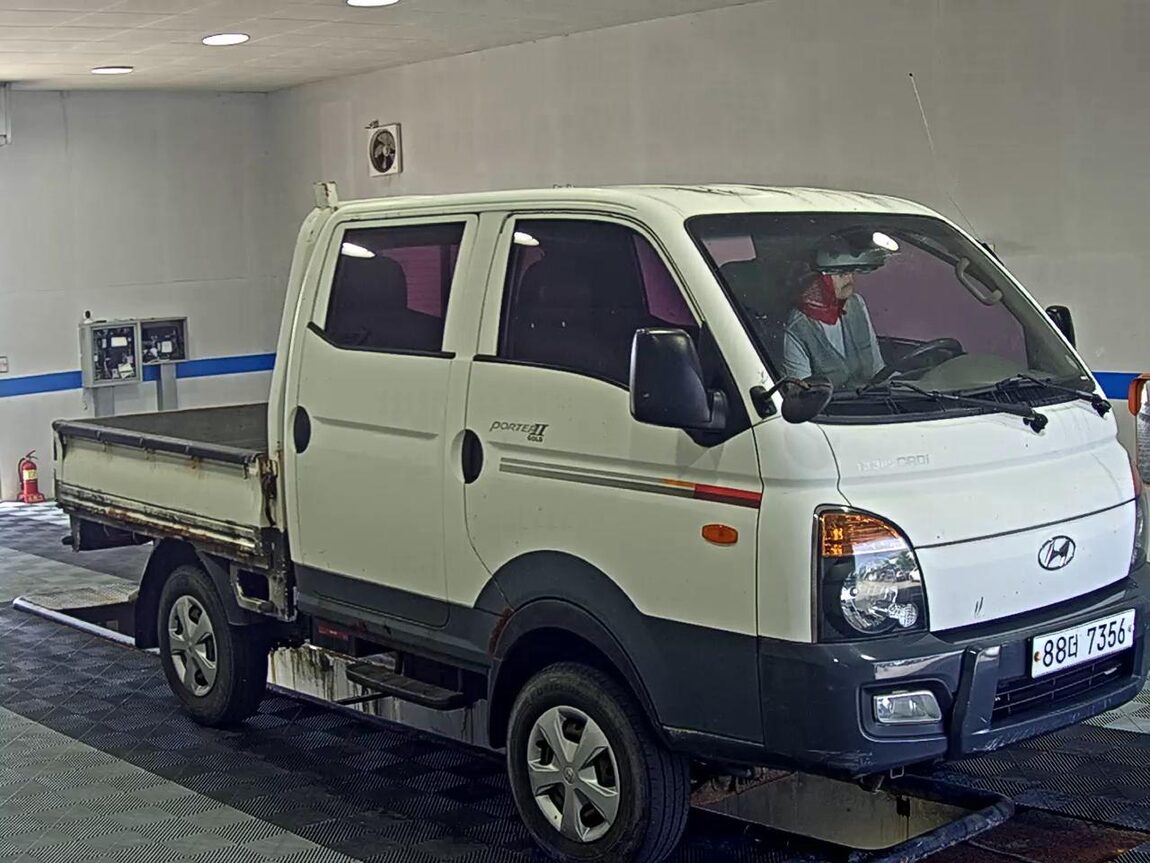 HYUNDAI PORTER II CRDi 4WD DOUBLE CAB LONG WHEELBASE GOLD 2016 - zdjęcie 3