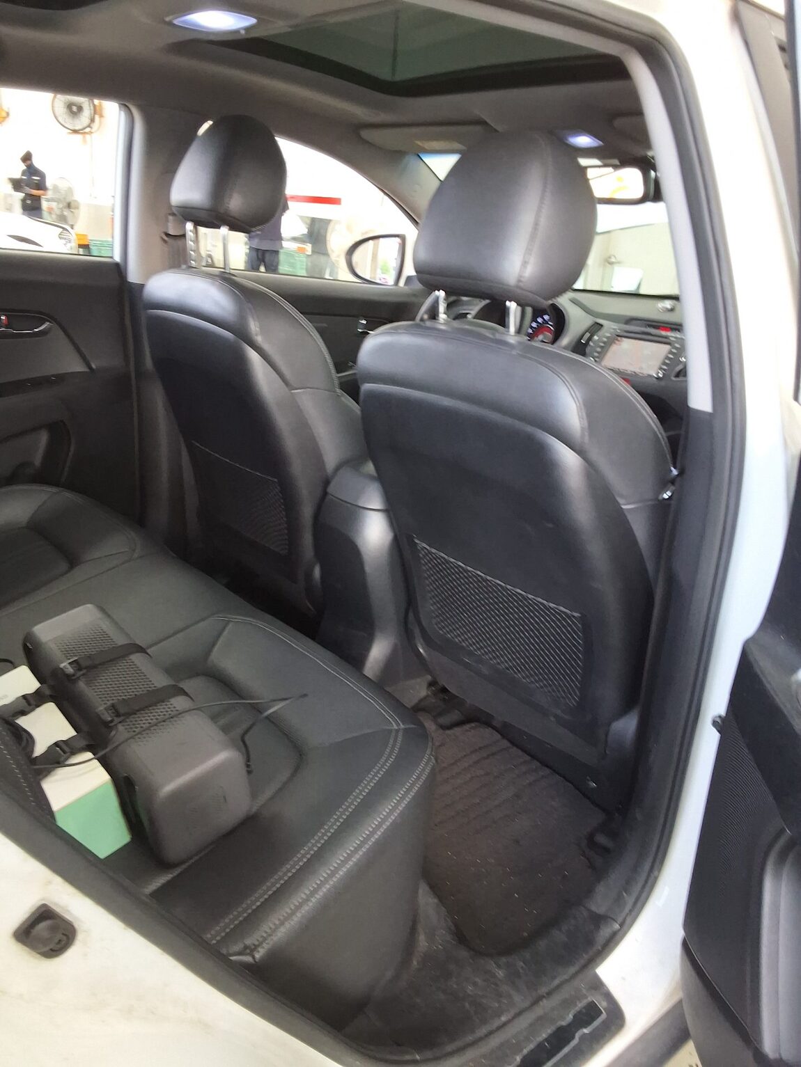 KIA SPORTAGE R DIESEL R2.0 2WD TLX PREMIUM 2011 - zdjęcie 13
