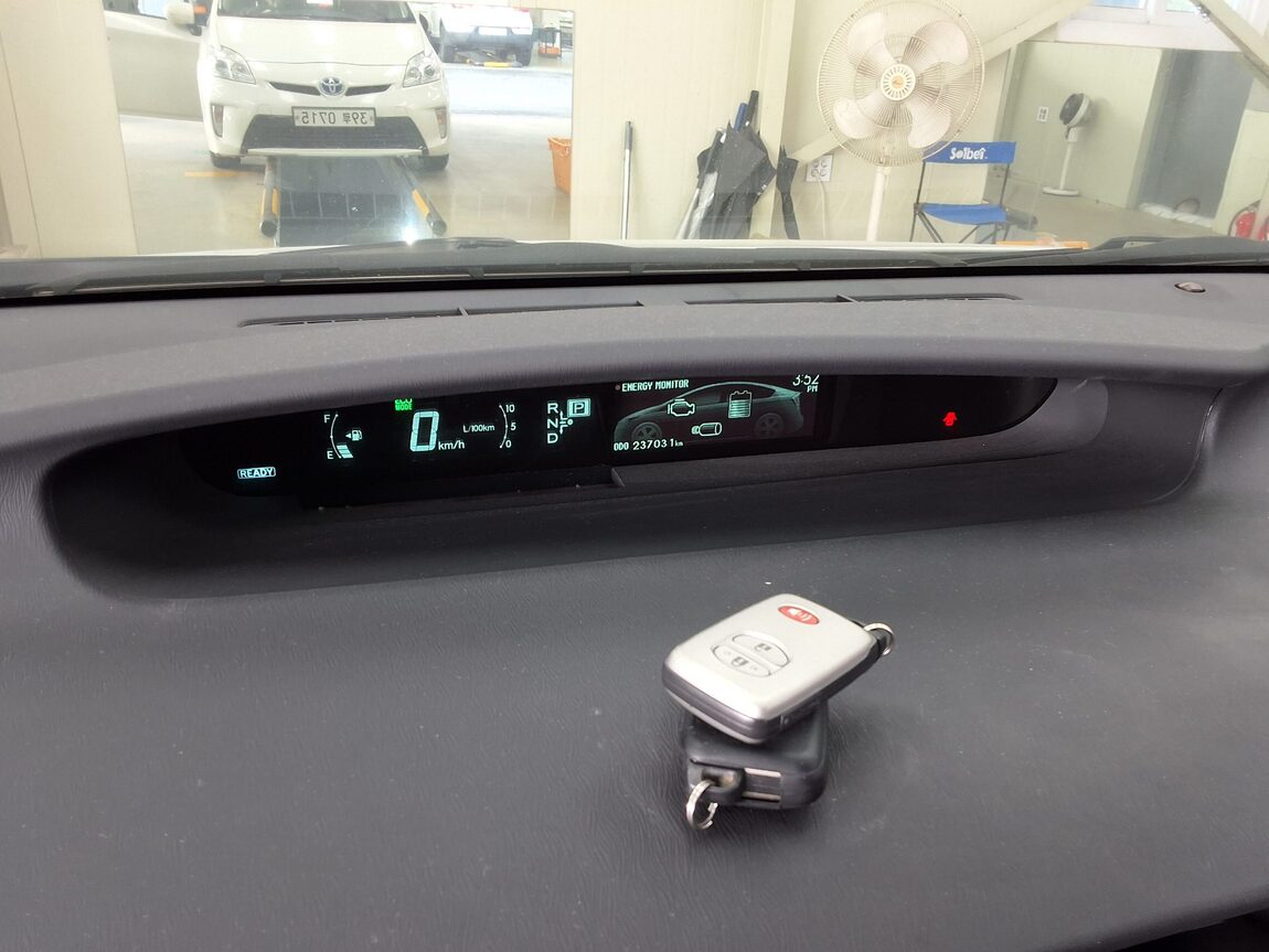TOYOTA PRIUS (3RD GEN) 1.8 2015 - zdjęcie 10