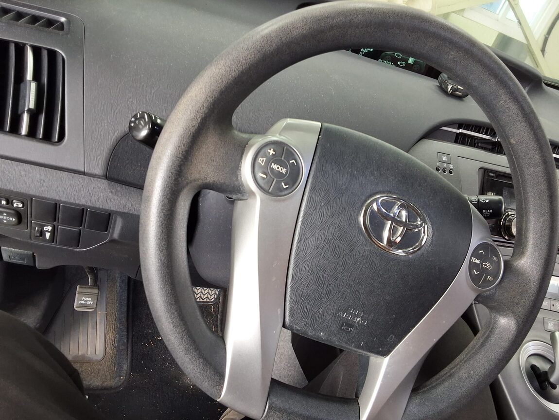 TOYOTA PRIUS (3RD GEN) 1.8 2015 - zdjęcie 23